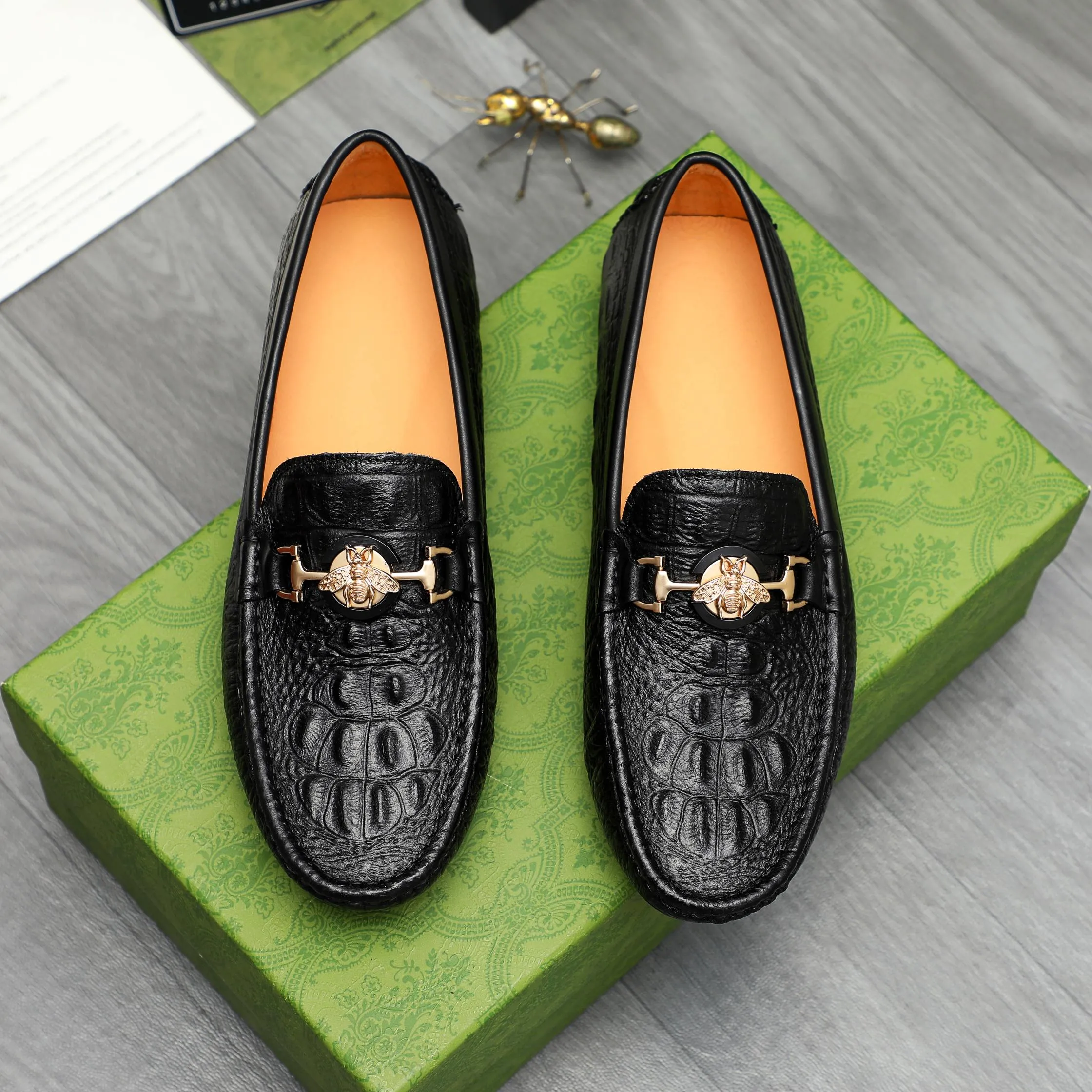 Men's shoes💰380 Product trademark: GUCCI "Gucci" casual slip-on shoes Regular size: 38-45 (45 is custom-made and non-returnable) Product materials: Selected embossed cowhide upper, pigskin lining, rubber outsole